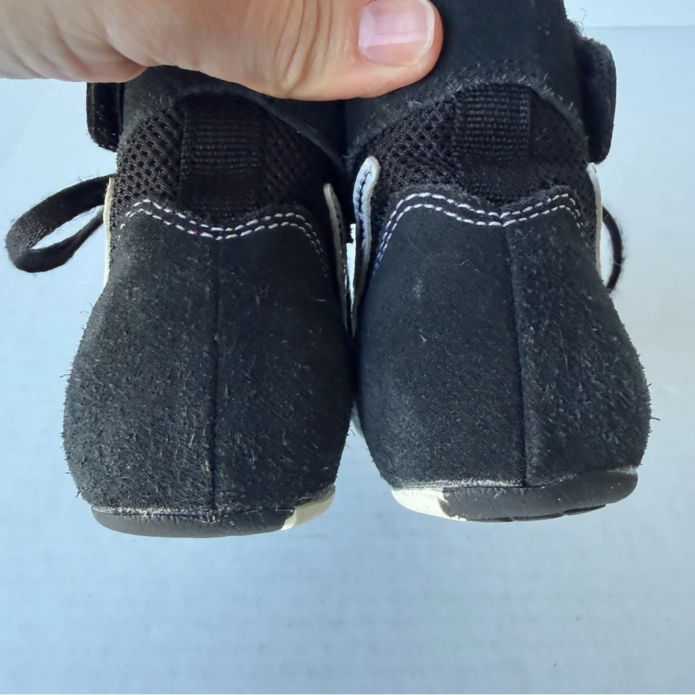 Nike Kids Wrestling Shoes Black‎ High-Top Suede with White Swoosh Size 1 Youth